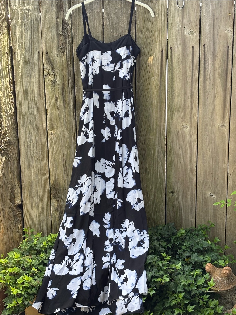 White House Black Market Feminine Maxi Dress with White Floral Women’s Sz 4 NWT